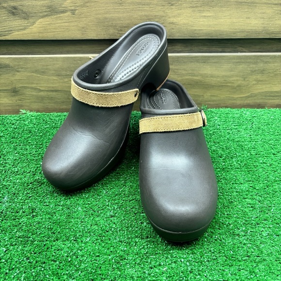 Crocs Signature Cobbler Clogs Brown Slip On Heels Dual Comfort Shoes Women's 7 - Picture 13 of 16